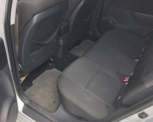 Серый Хендай i30, объемом двигателя 1.58 л и пробегом 264 тыс. км за 5700 $, фото 13 на Automoto.ua