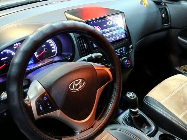 Серый Хендай i30, объемом двигателя 1.4 л и пробегом 218 тыс. км за 7000 $, фото 10 на Automoto.ua