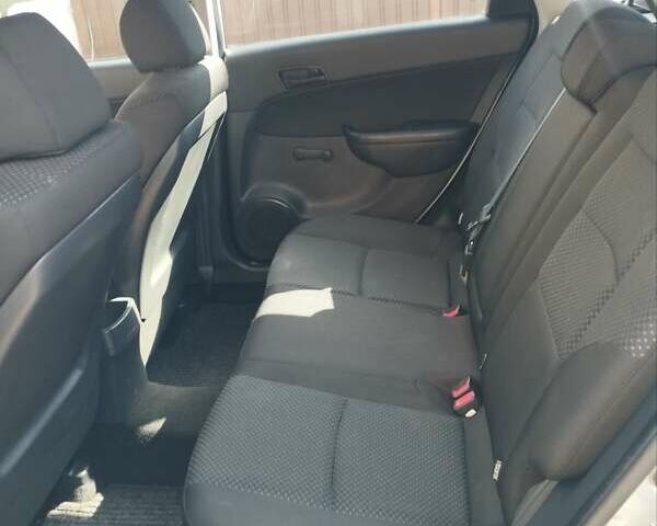 Серый Хендай i30, объемом двигателя 1.4 л и пробегом 188 тыс. км за 6000 $, фото 15 на Automoto.ua