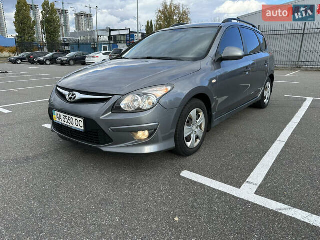 Сірий Хендай i30, об'ємом двигуна 1.59 л та пробігом 157 тис. км за 6000 $, фото 1 на Automoto.ua