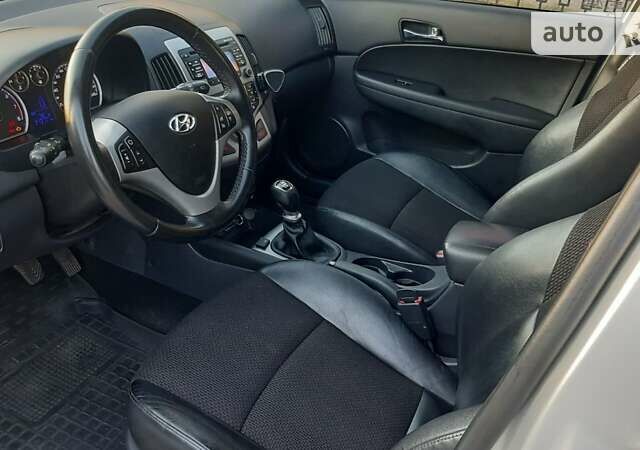 Серый Хендай i30, объемом двигателя 1.4 л и пробегом 213 тыс. км за 6500 $, фото 11 на Automoto.ua