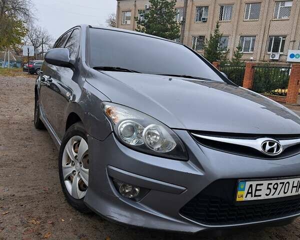 Серый Хендай i30, объемом двигателя 1.58 л и пробегом 152 тыс. км за 5400 $, фото 18 на Automoto.ua