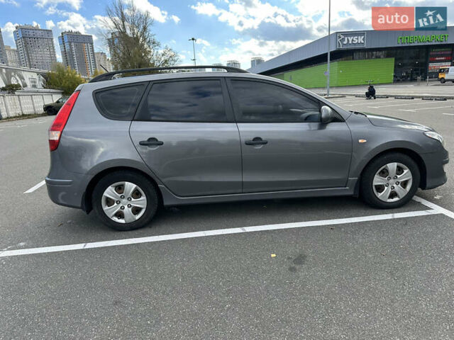 Сірий Хендай i30, об'ємом двигуна 1.59 л та пробігом 157 тис. км за 6000 $, фото 6 на Automoto.ua