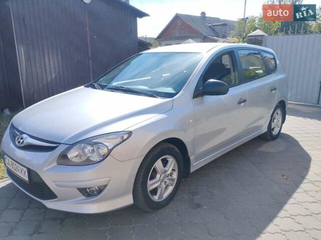 Серый Хендай i30, объемом двигателя 1.4 л и пробегом 188 тыс. км за 6000 $, фото 3 на Automoto.ua