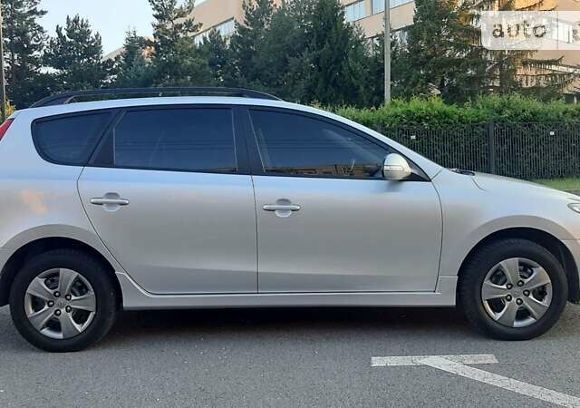 Серый Хендай i30, объемом двигателя 1.4 л и пробегом 213 тыс. км за 6500 $, фото 6 на Automoto.ua