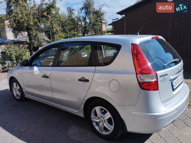 Серый Хендай i30, объемом двигателя 1.4 л и пробегом 188 тыс. км за 6000 $, фото 4 на Automoto.ua