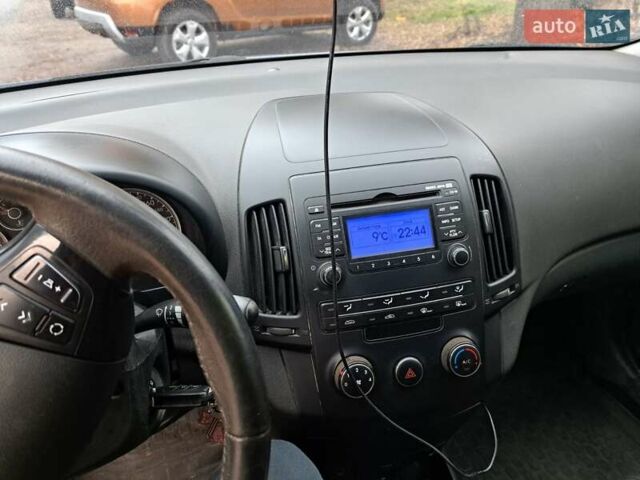 Серый Хендай i30, объемом двигателя 1.58 л и пробегом 152 тыс. км за 5400 $, фото 4 на Automoto.ua