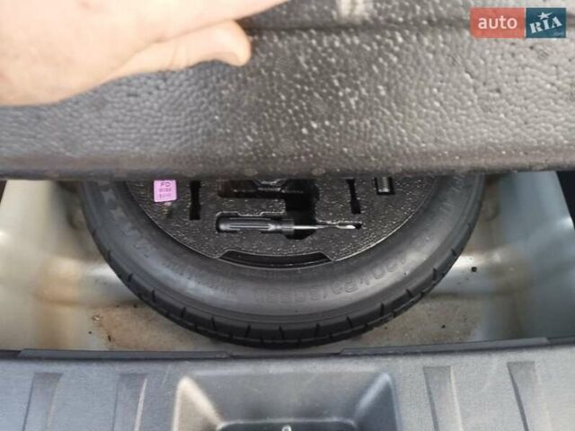 Серый Хендай i30, объемом двигателя 1.4 л и пробегом 187 тыс. км за 6300 $, фото 9 на Automoto.ua