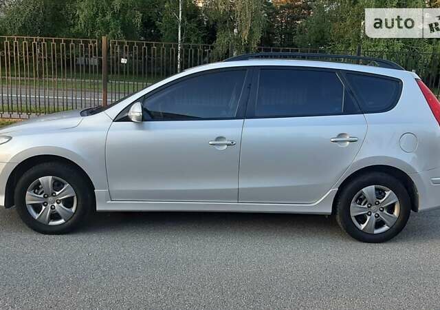 Серый Хендай i30, объемом двигателя 1.4 л и пробегом 213 тыс. км за 6500 $, фото 10 на Automoto.ua