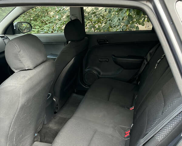 Сірий Хендай i30, об'ємом двигуна 1.59 л та пробігом 269 тис. км за 6000 $, фото 3 на Automoto.ua