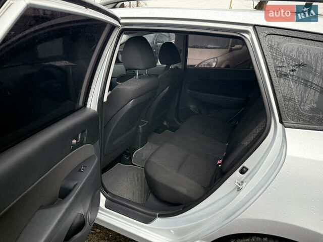 Серый Хендай i30, объемом двигателя 1.58 л и пробегом 286 тыс. км за 4900 $, фото 27 на Automoto.ua