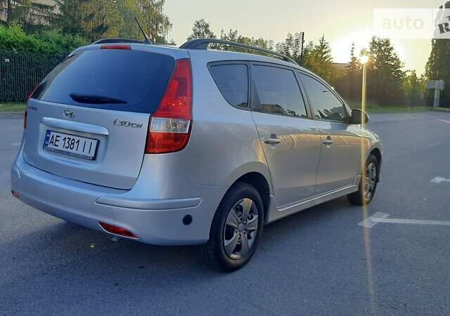 Серый Хендай i30, объемом двигателя 1.4 л и пробегом 213 тыс. км за 6500 $, фото 7 на Automoto.ua