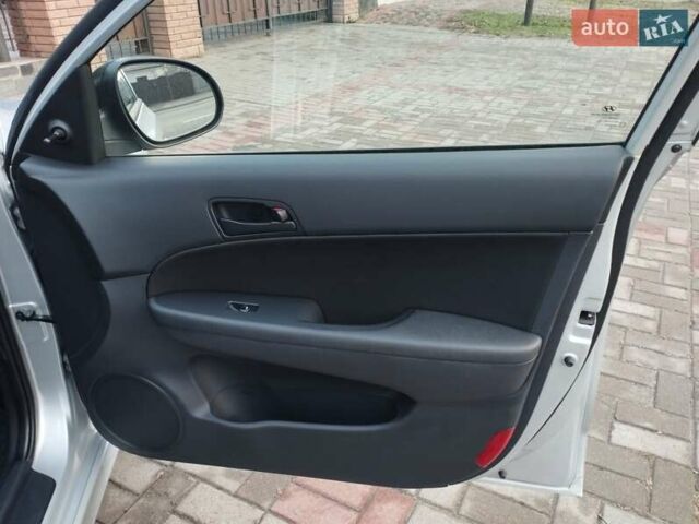 Серый Хендай i30, объемом двигателя 1.4 л и пробегом 187 тыс. км за 6300 $, фото 12 на Automoto.ua