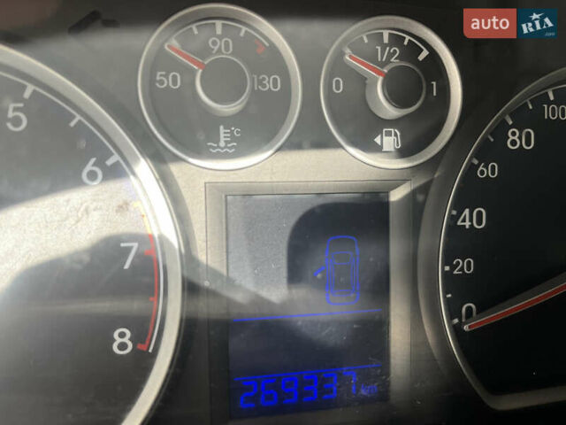 Сірий Хендай i30, об'ємом двигуна 1.59 л та пробігом 269 тис. км за 6000 $, фото 5 на Automoto.ua