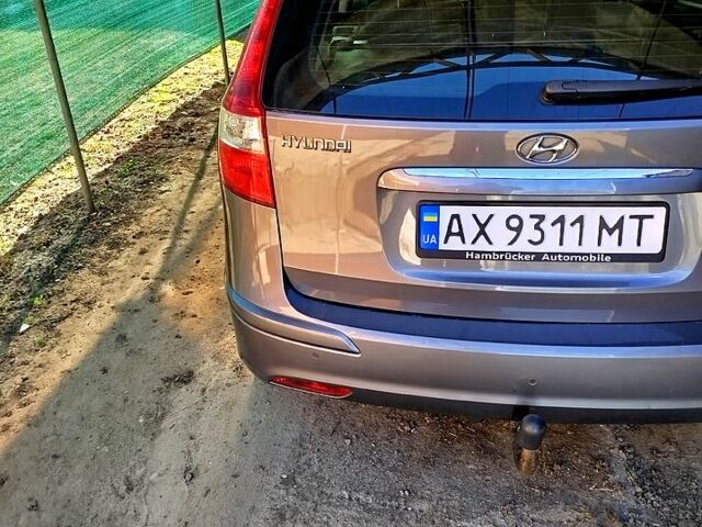 Серый Хендай i30, объемом двигателя 1.6 л и пробегом 261 тыс. км за 7200 $, фото 1 на Automoto.ua