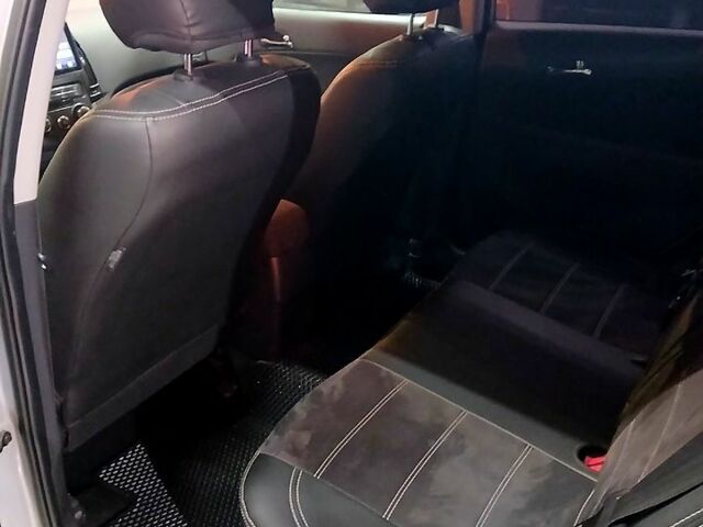 Серый Хендай i30, объемом двигателя 1.4 л и пробегом 218 тыс. км за 7000 $, фото 7 на Automoto.ua