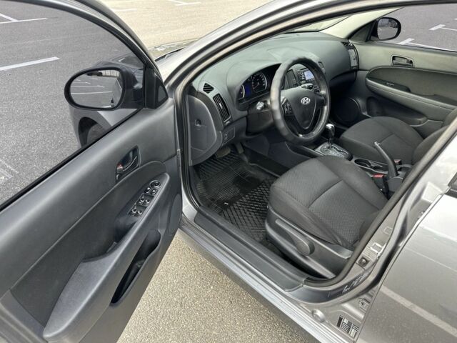 Сірий Хендай i30, об'ємом двигуна 1.6 л та пробігом 157 тис. км за 6000 $, фото 10 на Automoto.ua