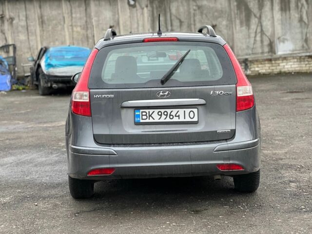 Серый Хендай i30, объемом двигателя 1.6 л и пробегом 290 тыс. км за 2750 $, фото 4 на Automoto.ua