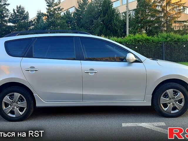 Сірий Хендай i30, об'ємом двигуна 1.4 л та пробігом 227 тис. км за 6300 $, фото 3 на Automoto.ua