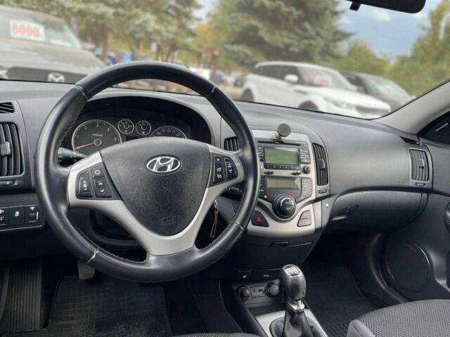 Хендай i30 2011 в Кривом Роге на Automoto.ua Серый Хендай i30, объемом двигателя 1.6 л и пробегом 226 тыс. км за 7500 $, фото 16 на Automoto.ua