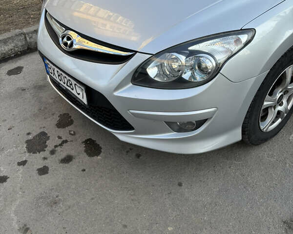 Серый Хендай i30, объемом двигателя 1.58 л и пробегом 170 тыс. км за 6450 $, фото 50 на Automoto.ua