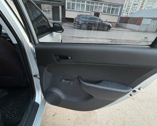 Серый Хендай i30, объемом двигателя 1.58 л и пробегом 170 тыс. км за 6450 $, фото 54 на Automoto.ua