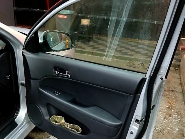 Серый Хендай i30, объемом двигателя 1.4 л и пробегом 218 тыс. км за 7000 $, фото 13 на Automoto.ua