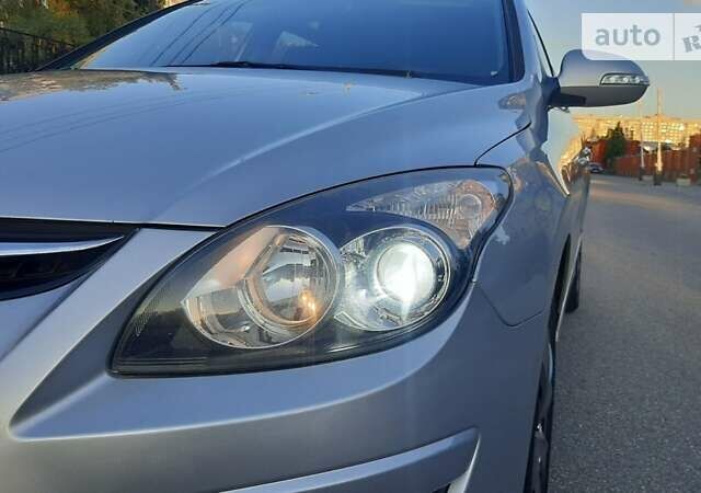 Серый Хендай i30, объемом двигателя 1.4 л и пробегом 213 тыс. км за 6500 $, фото 5 на Automoto.ua