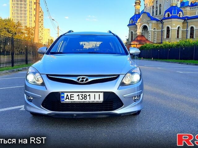Сірий Хендай i30, об'ємом двигуна 1.4 л та пробігом 227 тис. км за 6300 $, фото 2 на Automoto.ua