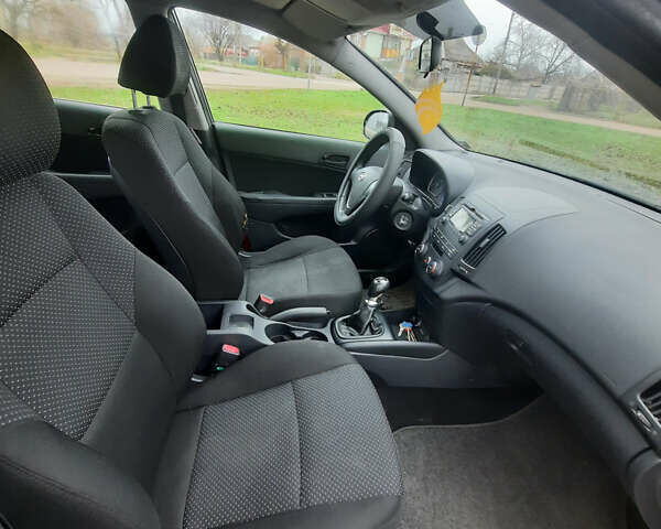 Серый Хендай i30, объемом двигателя 1.4 л и пробегом 179 тыс. км за 6300 $, фото 9 на Automoto.ua