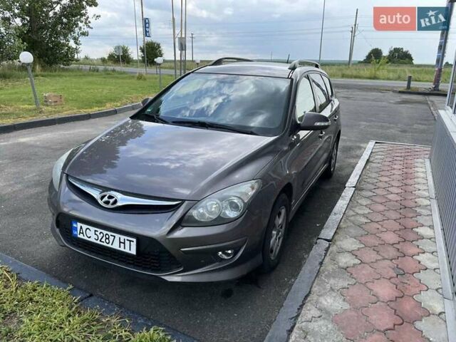 Серый Хендай i30, объемом двигателя 1.6 л и пробегом 277 тыс. км за 7450 $, фото 2 на Automoto.ua