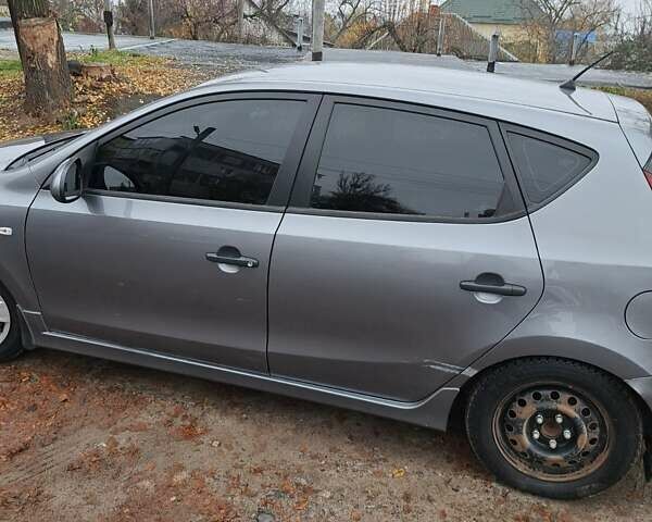 Серый Хендай i30, объемом двигателя 1.58 л и пробегом 152 тыс. км за 5400 $, фото 8 на Automoto.ua