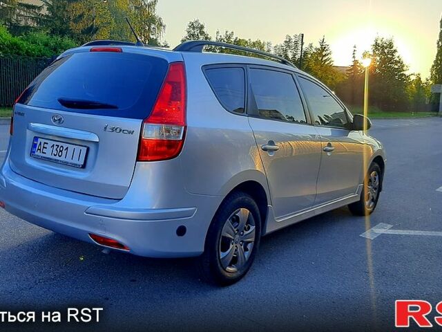 Сірий Хендай i30, об'ємом двигуна 1.4 л та пробігом 227 тис. км за 6300 $, фото 4 на Automoto.ua