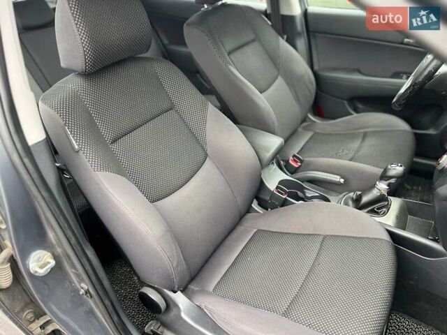 Серый Хендай i30, объемом двигателя 1.6 л и пробегом 290 тыс. км за 2750 $, фото 6 на Automoto.ua