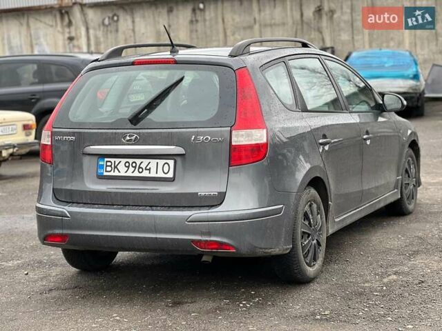 Серый Хендай i30, объемом двигателя 1.6 л и пробегом 290 тыс. км за 2750 $, фото 4 на Automoto.ua