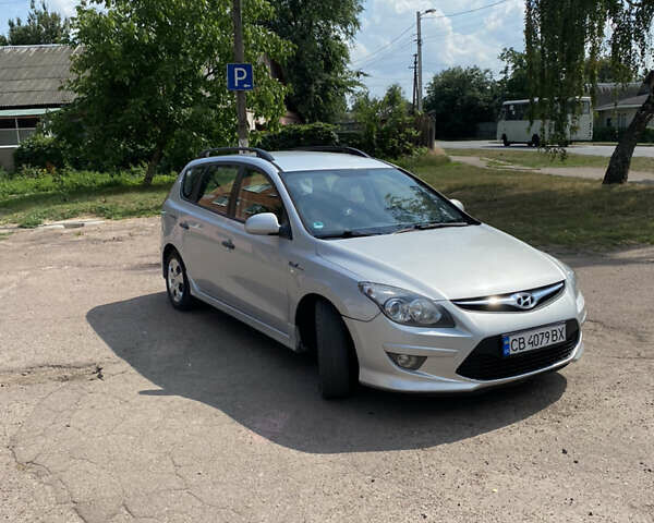 Сірий Хендай i30, об'ємом двигуна 1.6 л та пробігом 254 тис. км за 6500 $, фото 6 на Automoto.ua