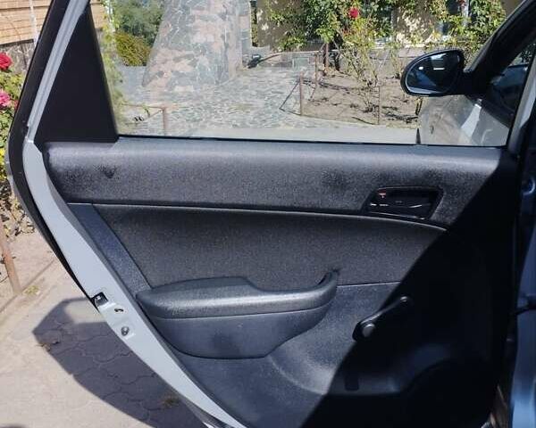 Серый Хендай i30, объемом двигателя 1.4 л и пробегом 188 тыс. км за 6000 $, фото 7 на Automoto.ua
