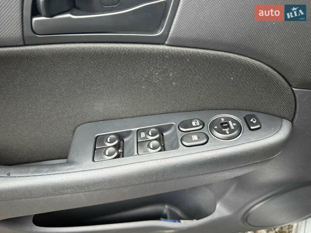 Серый Хендай i30, объемом двигателя 1.58 л и пробегом 286 тыс. км за 4900 $, фото 25 на Automoto.ua