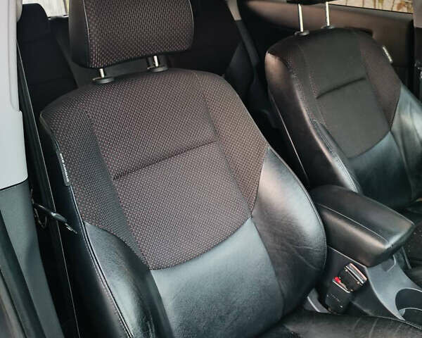 Серый Хендай i30, объемом двигателя 1.58 л и пробегом 348 тыс. км за 6000 $, фото 9 на Automoto.ua