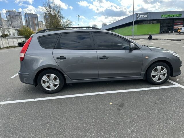 Сірий Хендай i30, об'ємом двигуна 1.6 л та пробігом 157 тис. км за 6000 $, фото 6 на Automoto.ua