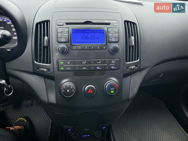 Серый Хендай i30, объемом двигателя 1.58 л и пробегом 286 тыс. км за 4900 $, фото 21 на Automoto.ua