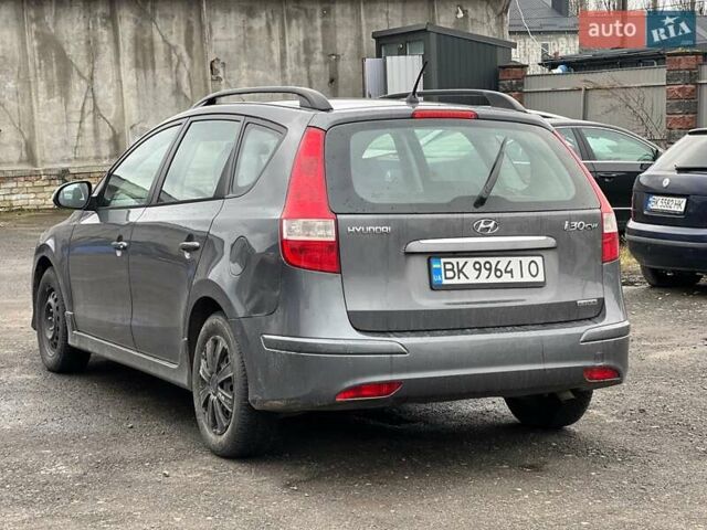 Серый Хендай i30, объемом двигателя 1.6 л и пробегом 290 тыс. км за 2750 $, фото 2 на Automoto.ua