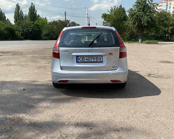 Сірий Хендай i30, об'ємом двигуна 1.6 л та пробігом 254 тис. км за 6500 $, фото 3 на Automoto.ua