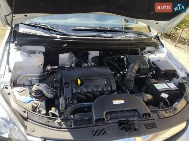 Серый Хендай i30, объемом двигателя 1.4 л и пробегом 188 тыс. км за 6000 $, фото 16 на Automoto.ua