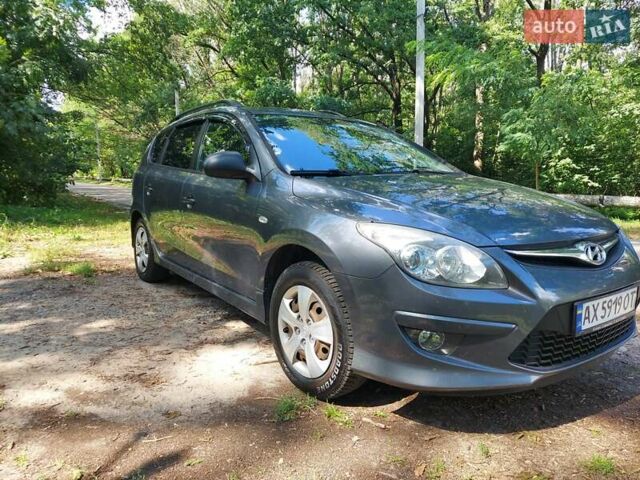 Серый Хендай i30, объемом двигателя 1.4 л и пробегом 268 тыс. км за 6300 $, фото 3 на Automoto.ua