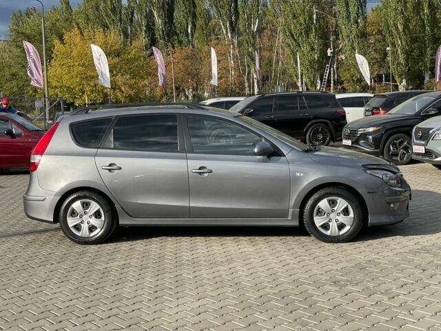Хендай i30 2011 в Кривом Роге на Automoto.ua Серый Хендай i30, объемом двигателя 1.6 л и пробегом 226 тыс. км за 7500 $, фото 7 на Automoto.ua
