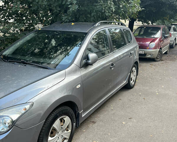 Сірий Хендай i30, об'ємом двигуна 1.59 л та пробігом 269 тис. км за 6000 $, фото 1 на Automoto.ua