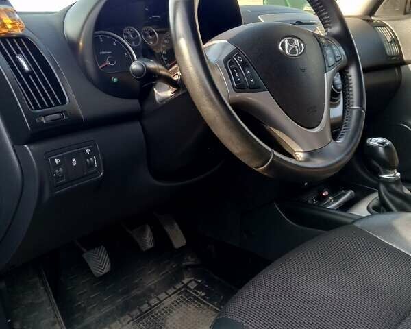 Сірий Хендай i30, об'ємом двигуна 1.59 л та пробігом 224 тис. км за 6800 $, фото 5 на Automoto.ua