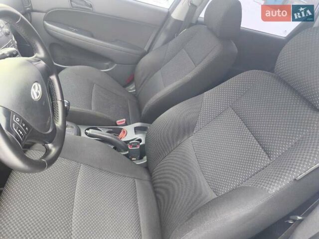 Серый Хендай i30, объемом двигателя 1.59 л и пробегом 150 тыс. км за 7500 $, фото 21 на Automoto.ua