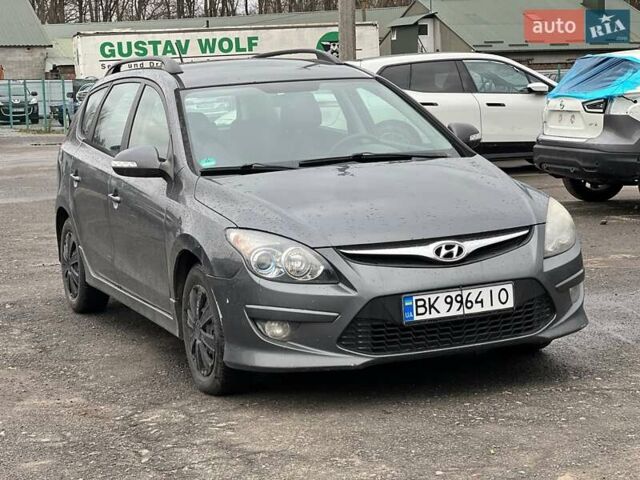 Серый Хендай i30, объемом двигателя 1.6 л и пробегом 290 тыс. км за 2750 $, фото 1 на Automoto.ua